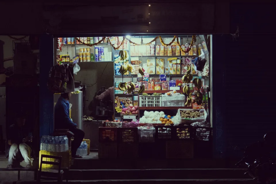 Kệ mì gói, đồ khô